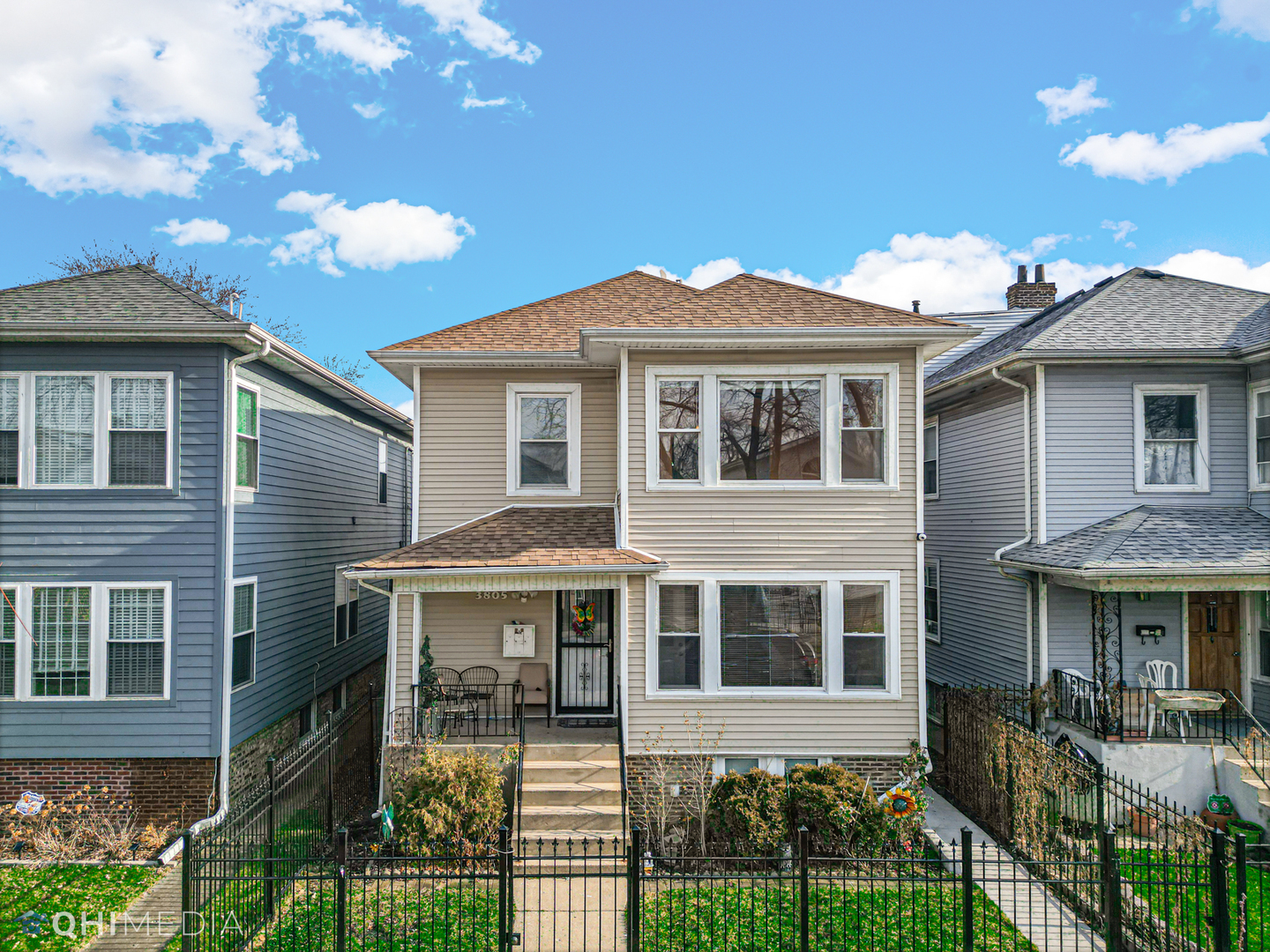 Property Photo:  3805 N Sacramento Avenue  IL 60618 