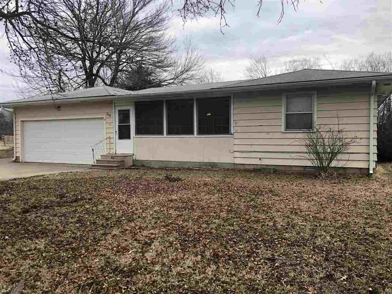 Property Photo:  210 N Magnolia  OK 74647 