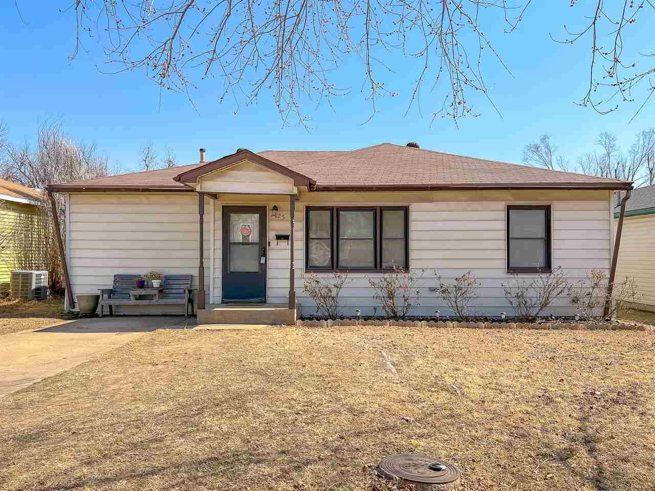 Property Photo:  2025 N 4th  OK 74601 