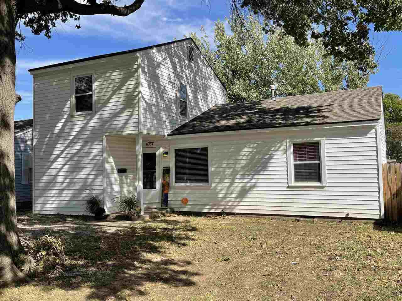 Property Photo:  1037 N Ash  OK 74601 