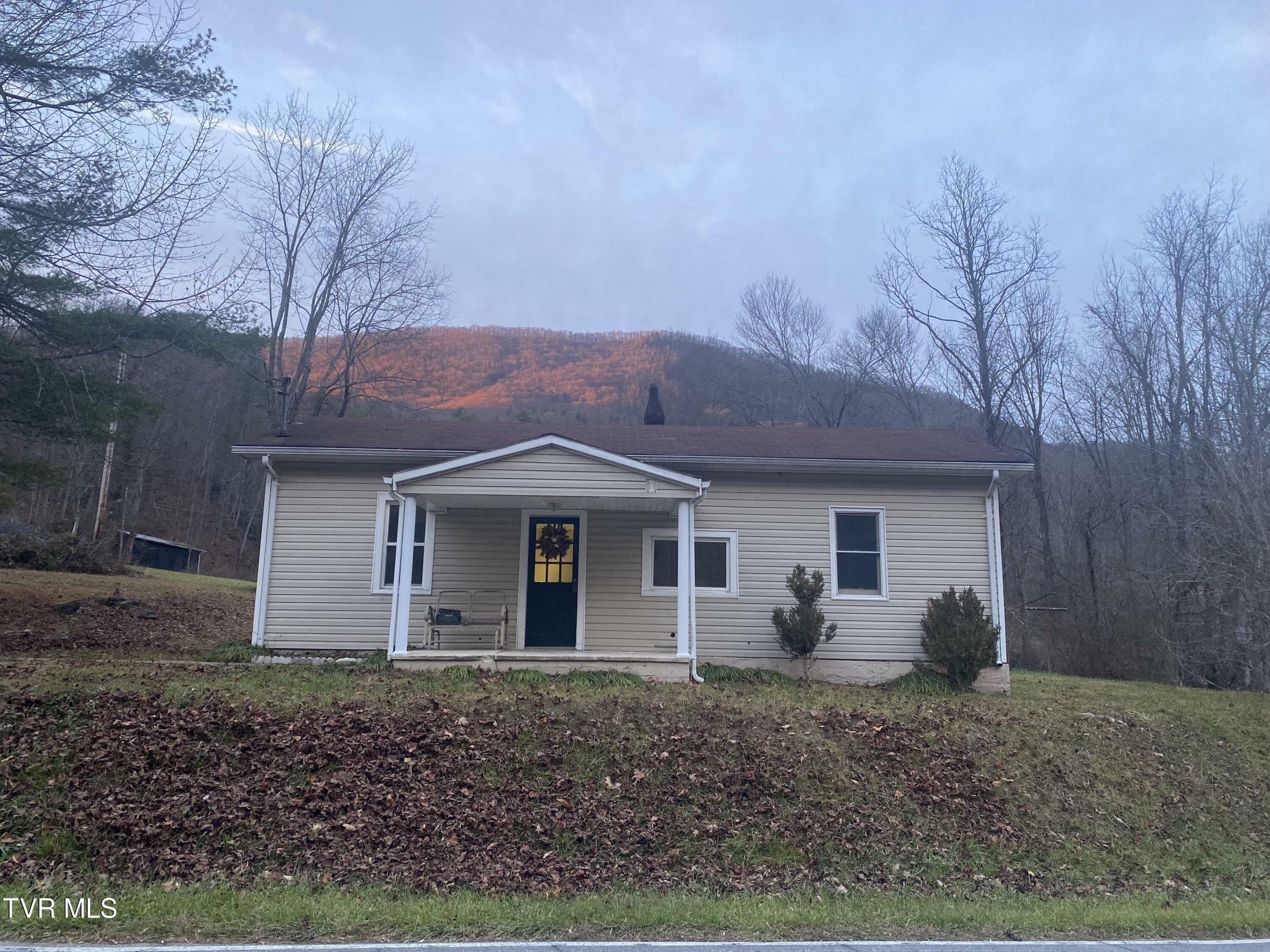 Property Photo:  1740 Highway 352  TN 37657 