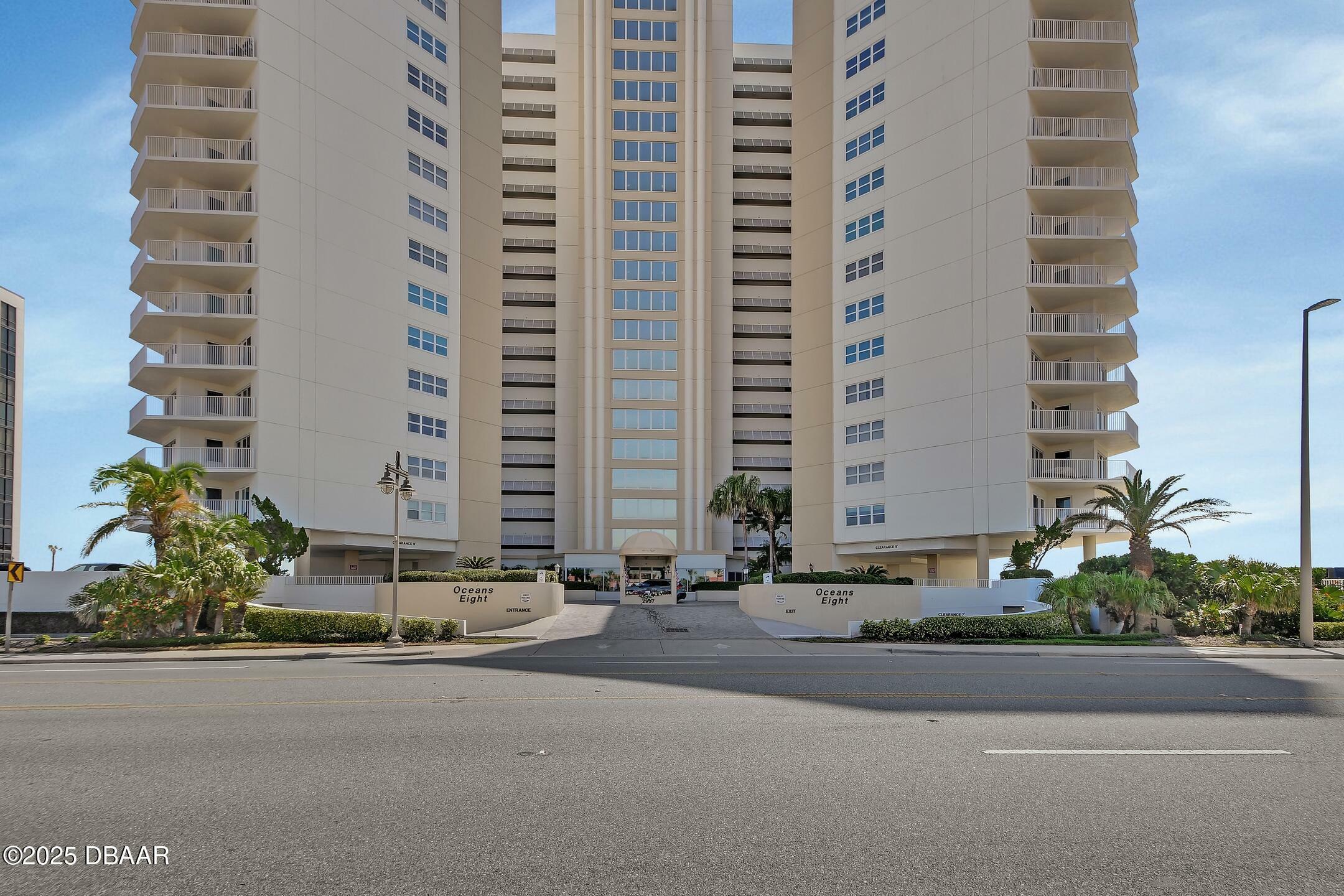 Property Photo: 2937 S Atlantic Avenue FL 32118