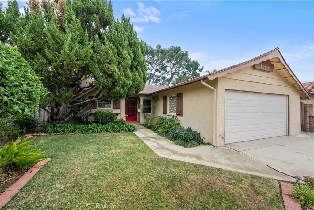 Property Photo:  13200 Azores Avenue  CA 91342 