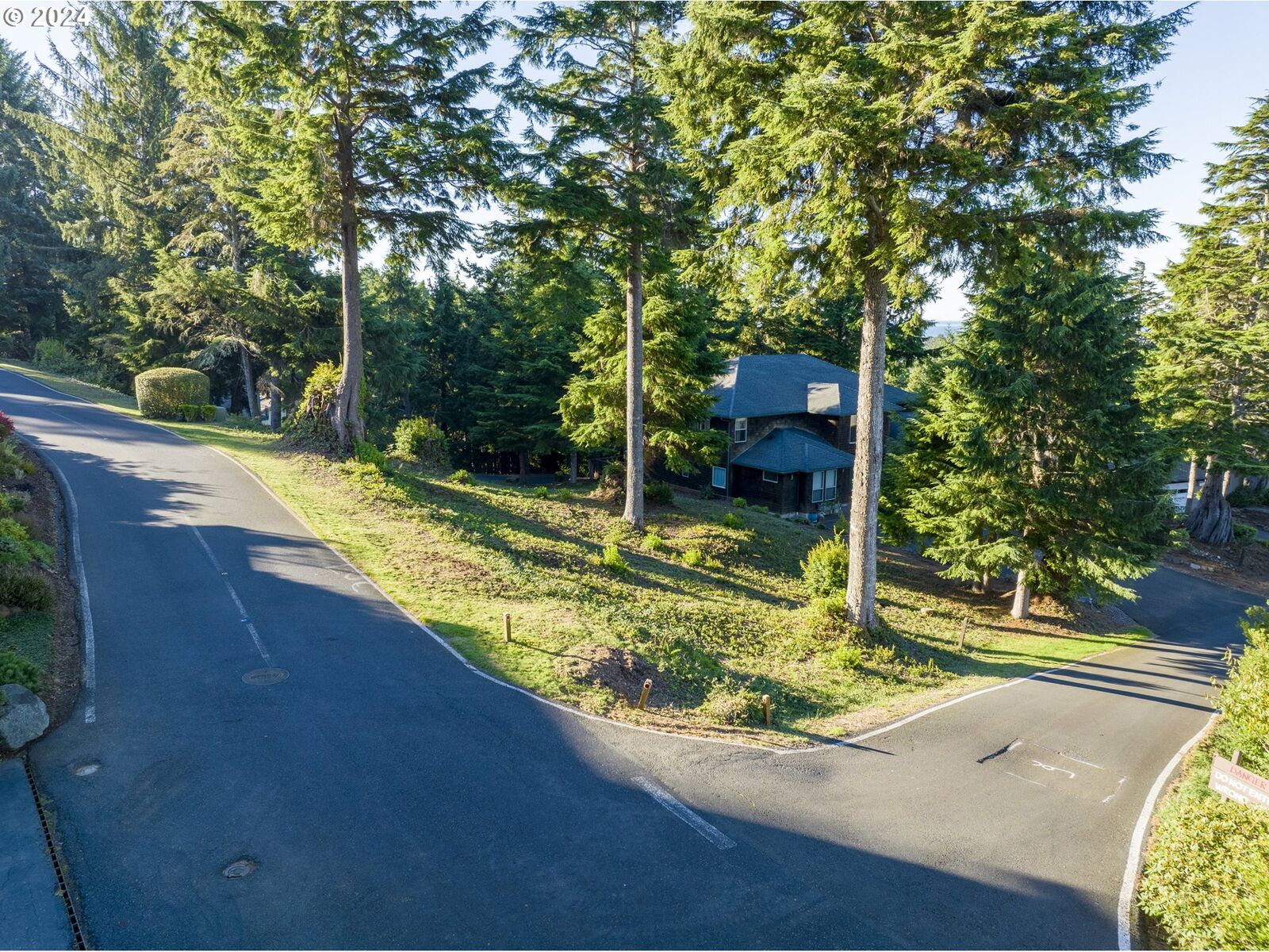 Property Photo: 425 Surf View Dr OR 97388