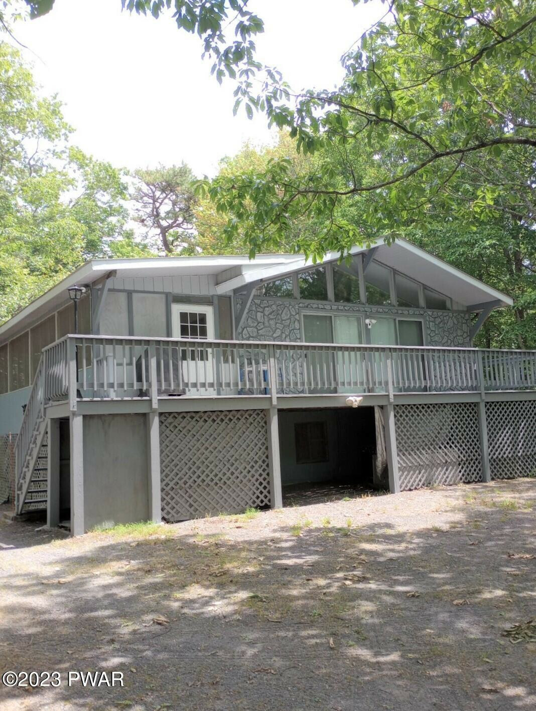 Property Photo:  403 Canoebrook Drive  PA 18428 