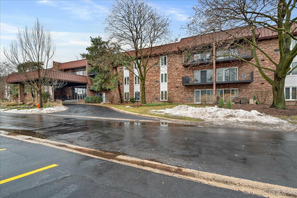 Property Photo: 1041 W Ogden Avenue 122 IL 60563