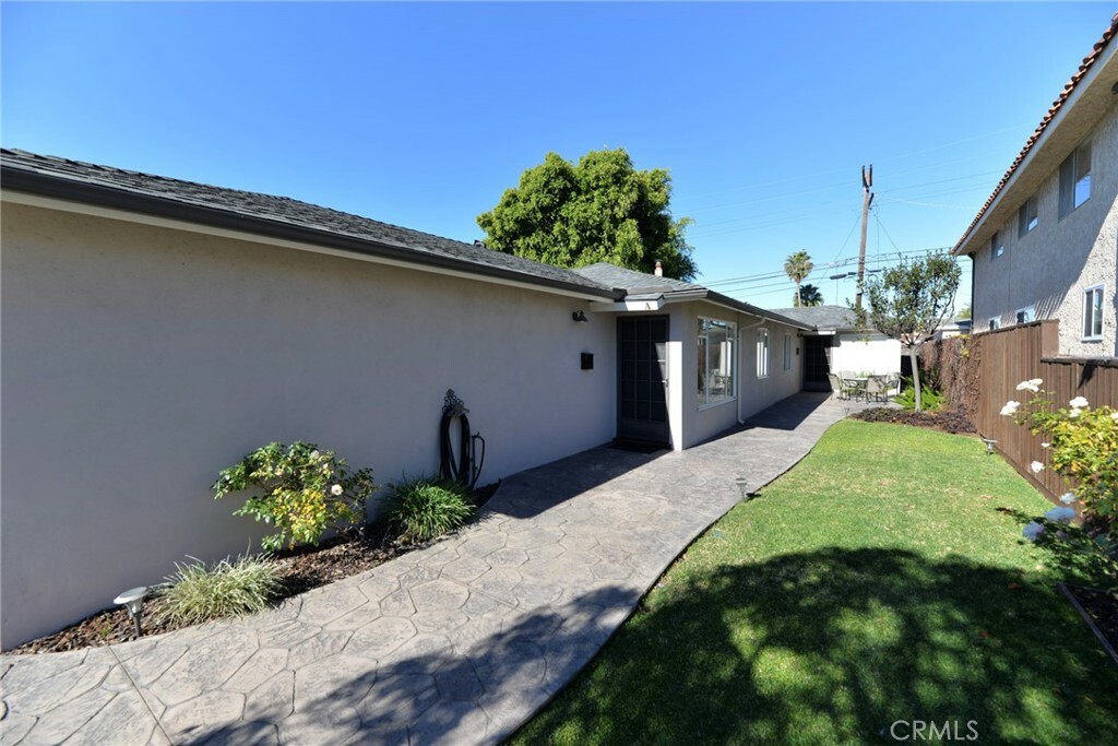 Property Photo:  214 Avenida Victoria  CA 92672 