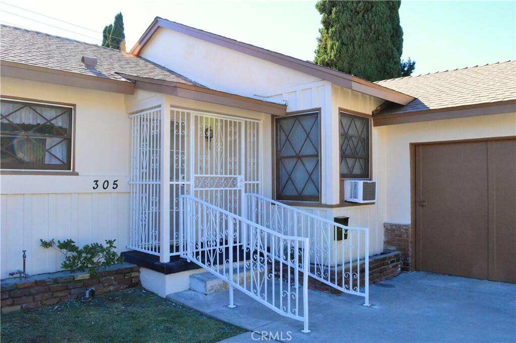 Property Photo:  305 W Oakmont Drive  CA 90640 