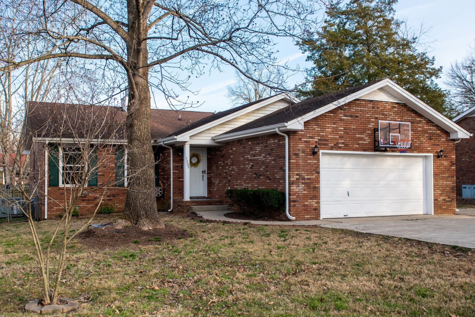 Property Photo:  1205 Woodbridge Dr  TN 37042 