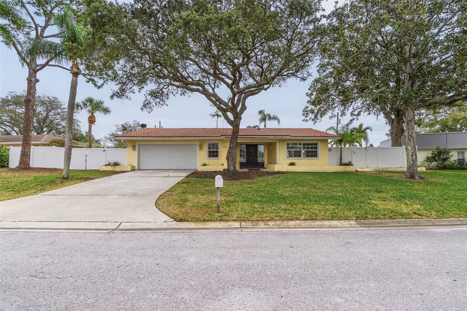 Property Photo:  14464 Oakglen Drive  FL 33774 