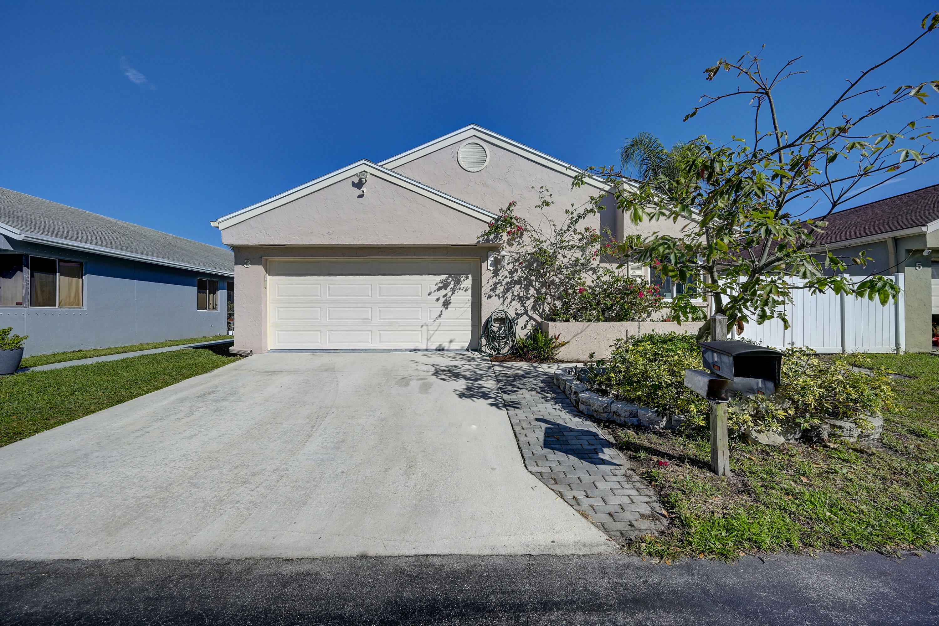 Property Photo:  3 E Chesterfield Drive  FL 33426 