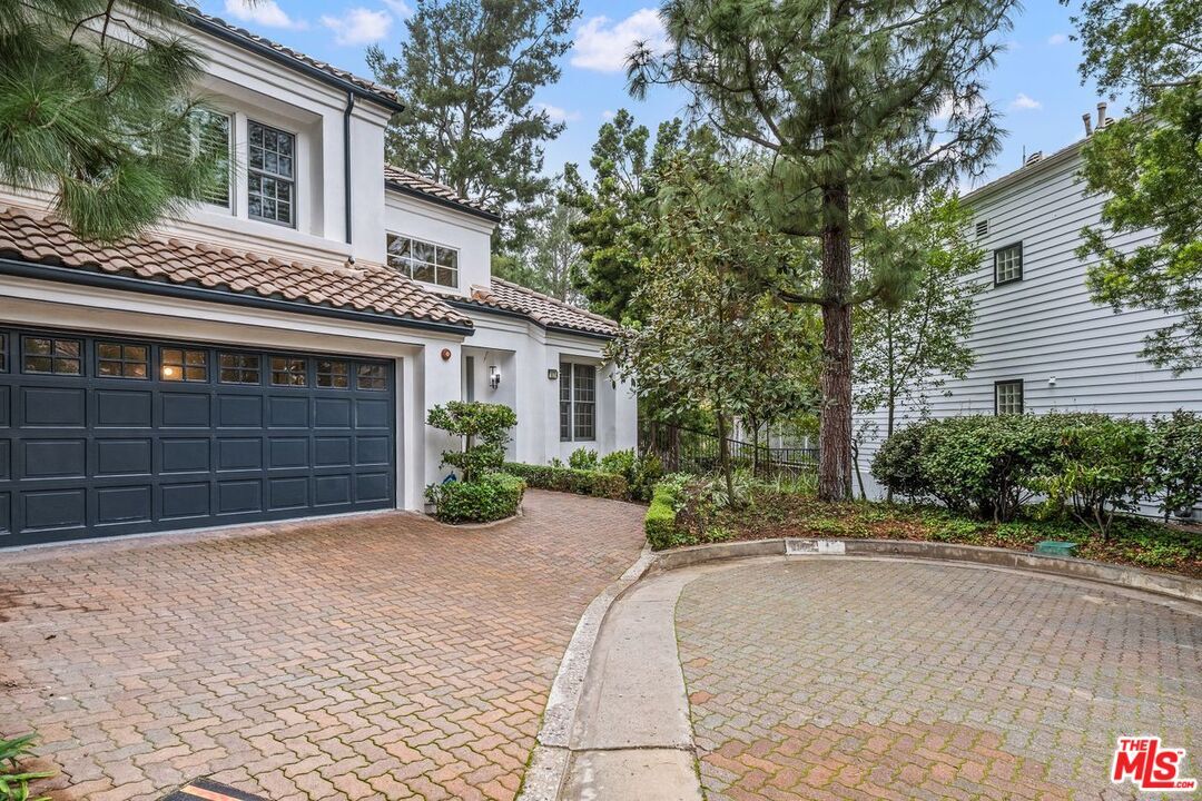 Property Photo:  11714   Folkstone Ln  CA 90077 