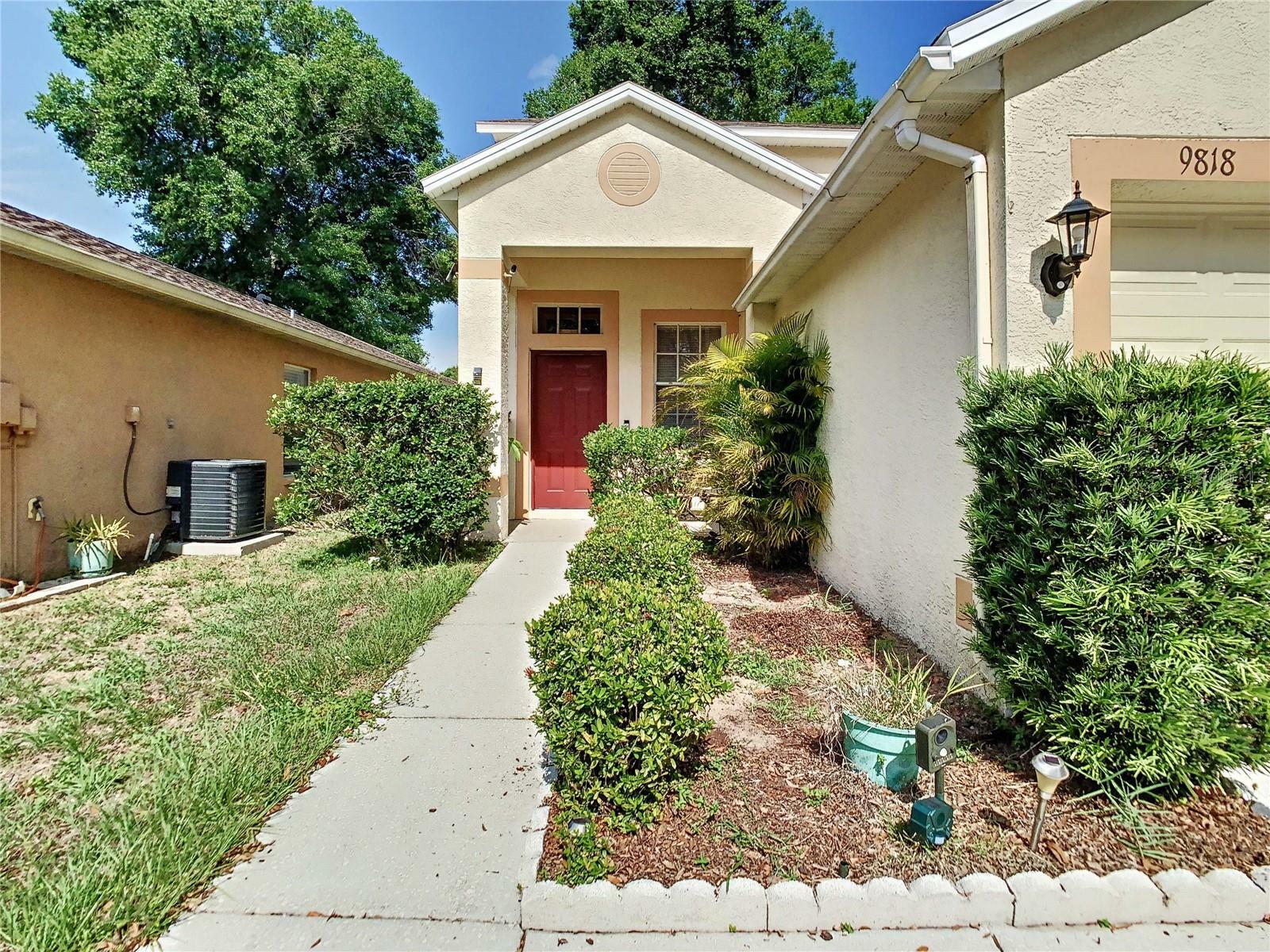 Property Photo:  9818 Morris Glen Way  FL 33637 