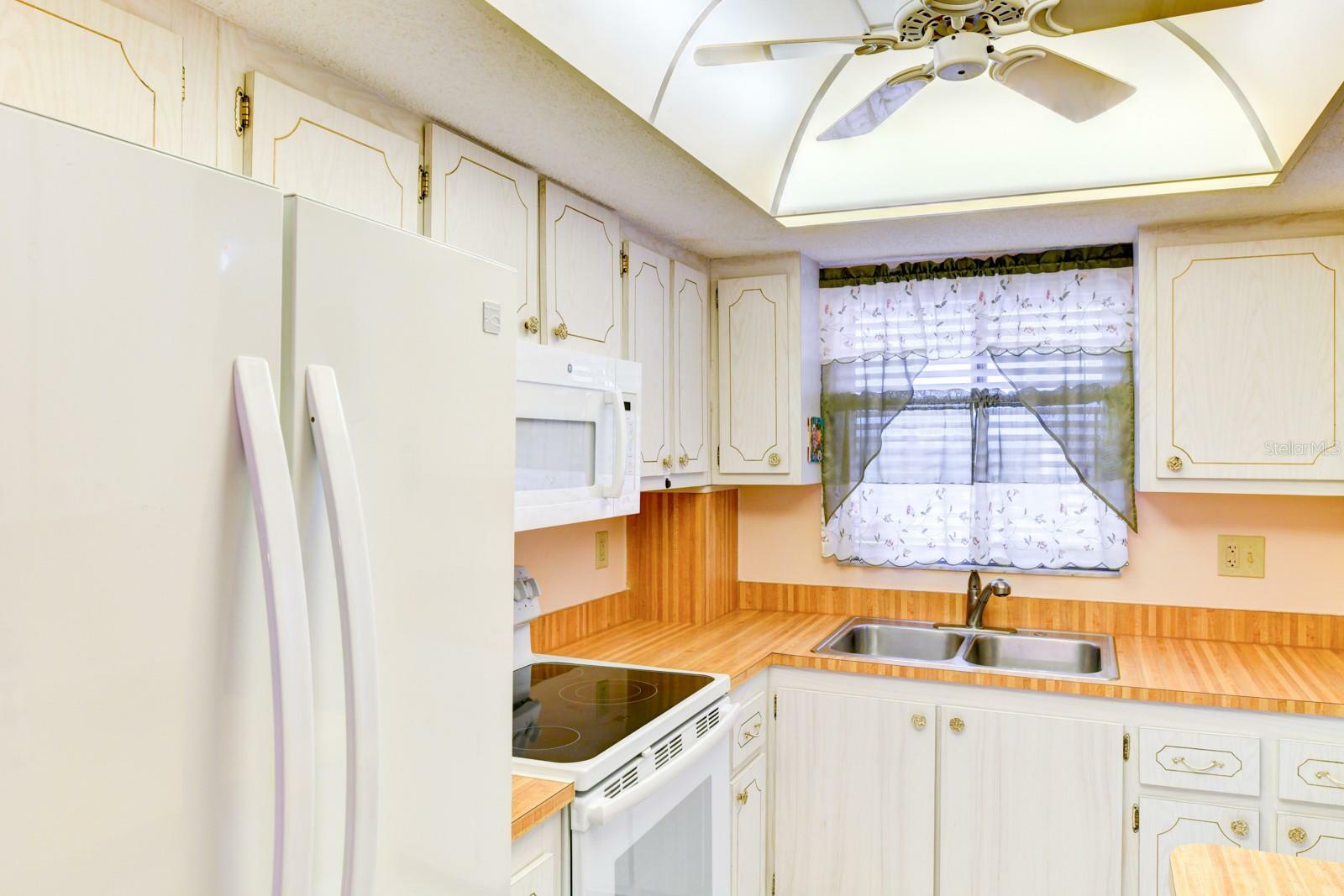 Property Photo:  3985 Lake Bayshore Drive F509  FL 34205 