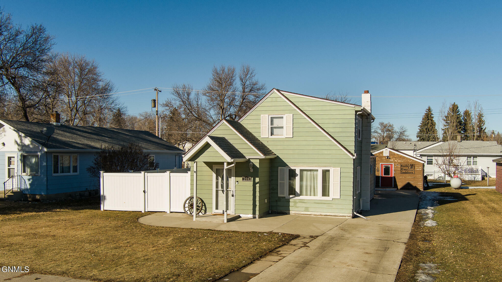 Property Photo:  204 3rd Street NW  ND 58523 