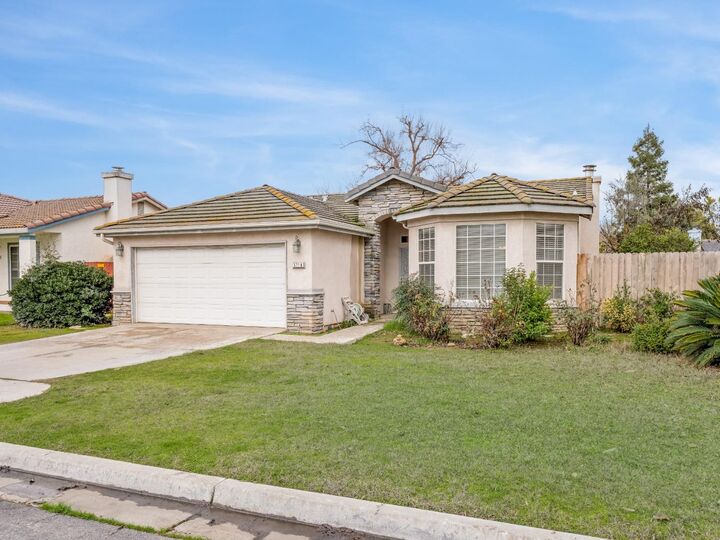Property Photo:  5718 E Burns Avenue  CA 93727 