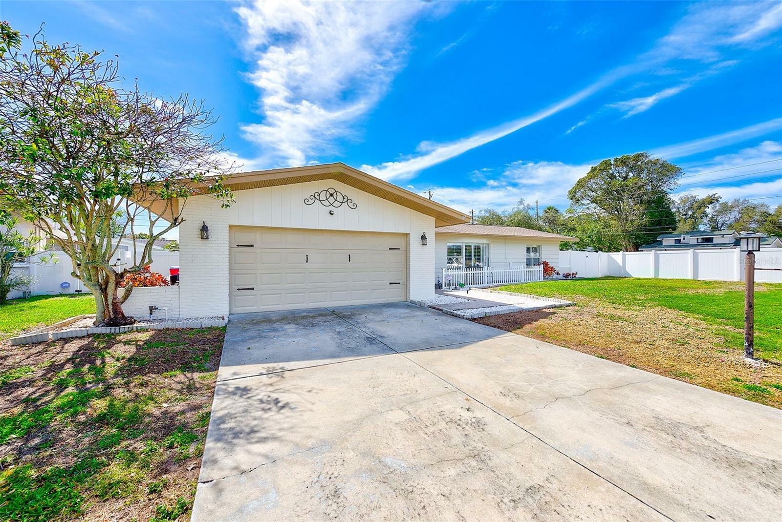 Property Photo:  13980 Meares Drive  FL 33774 