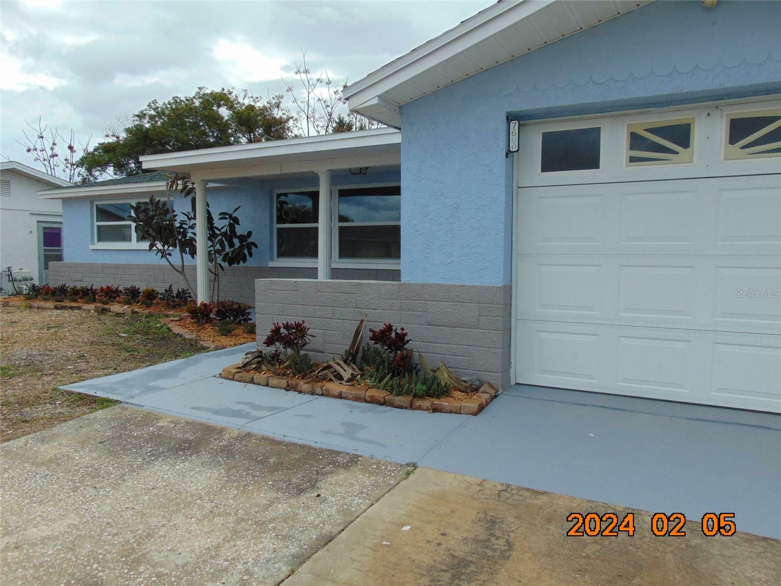 Property Photo:  7600 Sue Ellen Drive  FL 34668 