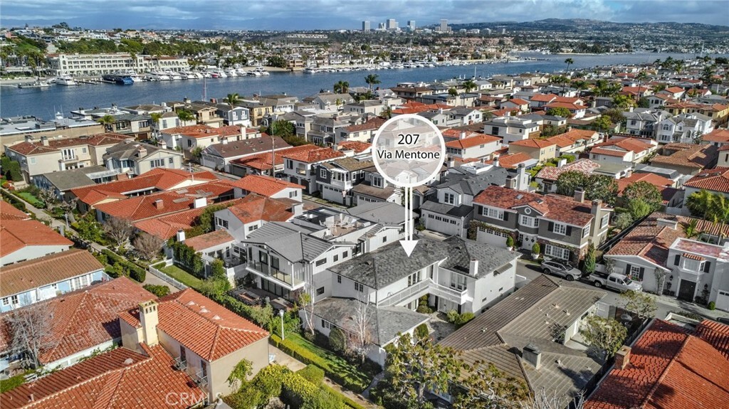 Property Photo: 207 Via Mentone CA 92663