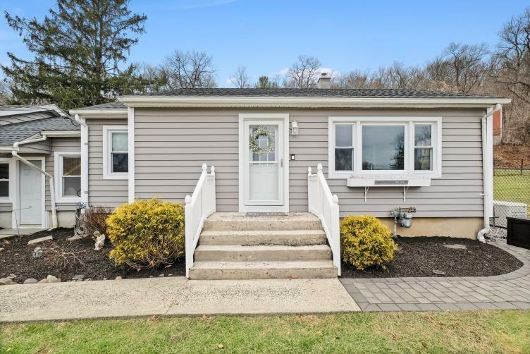7 Mountainside Lane  Stony Point NY 10980 photo