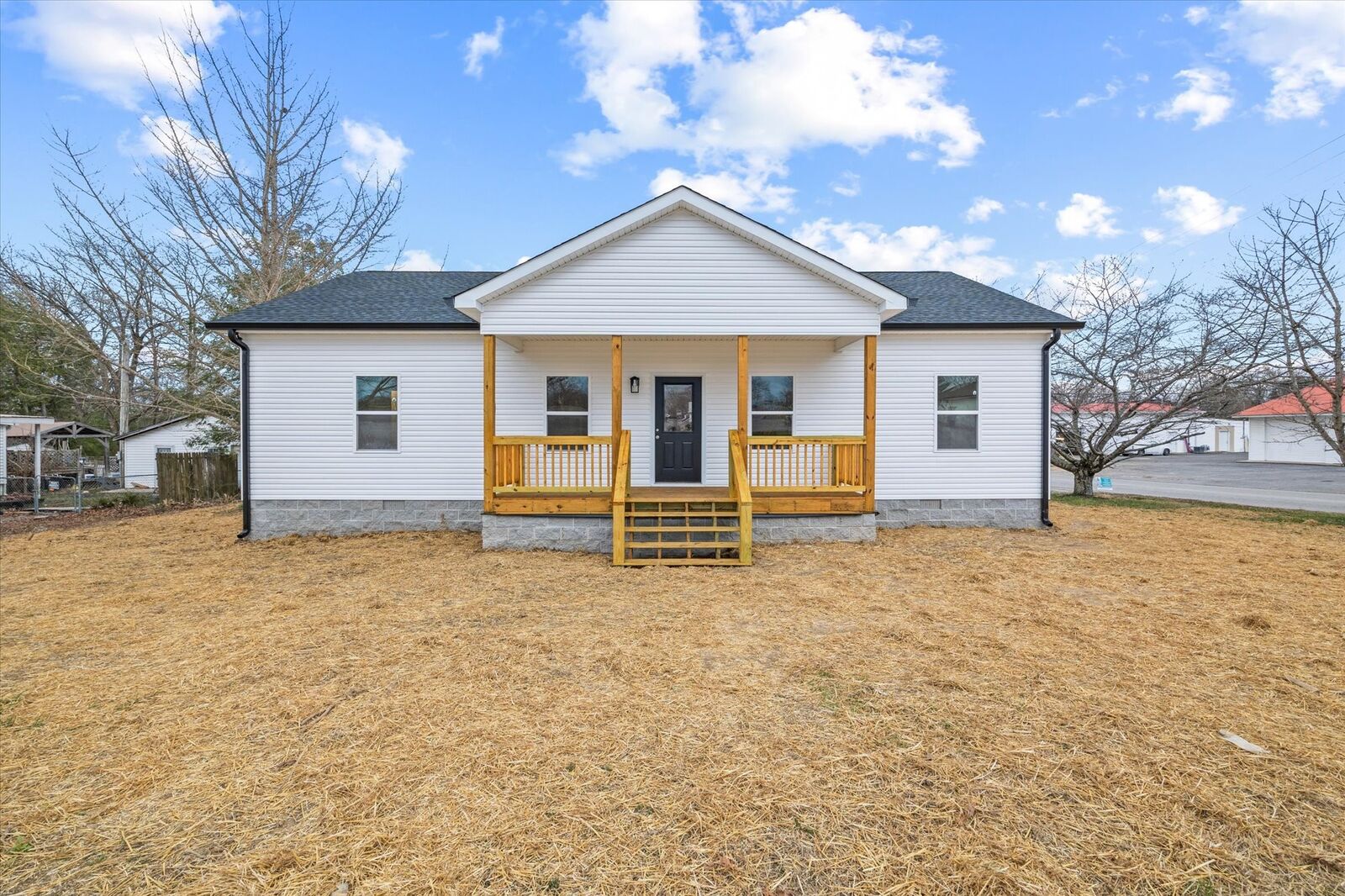 Property Photo:  628 S College St S  TN 37166 