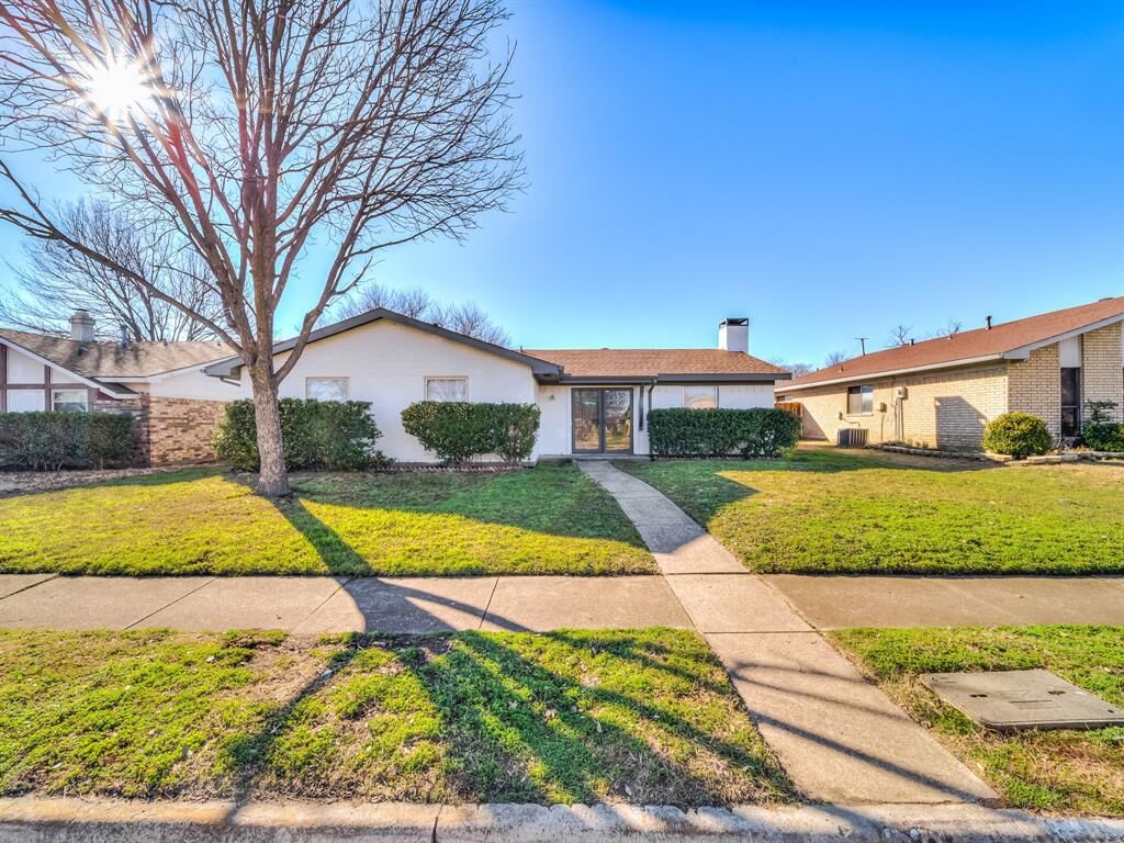 Property Photo: 2218 Meadow Glen TX 75044