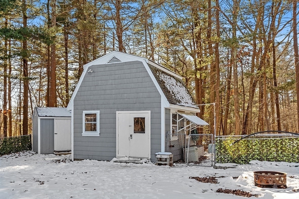 Property Photo:  5 Gifford Ln  MA 01824 