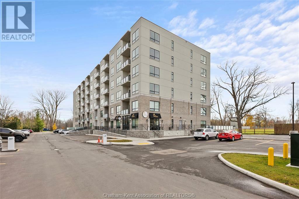 Photo de la propriété:  364 Grand Avenue East 313  ON N7L 1W6 