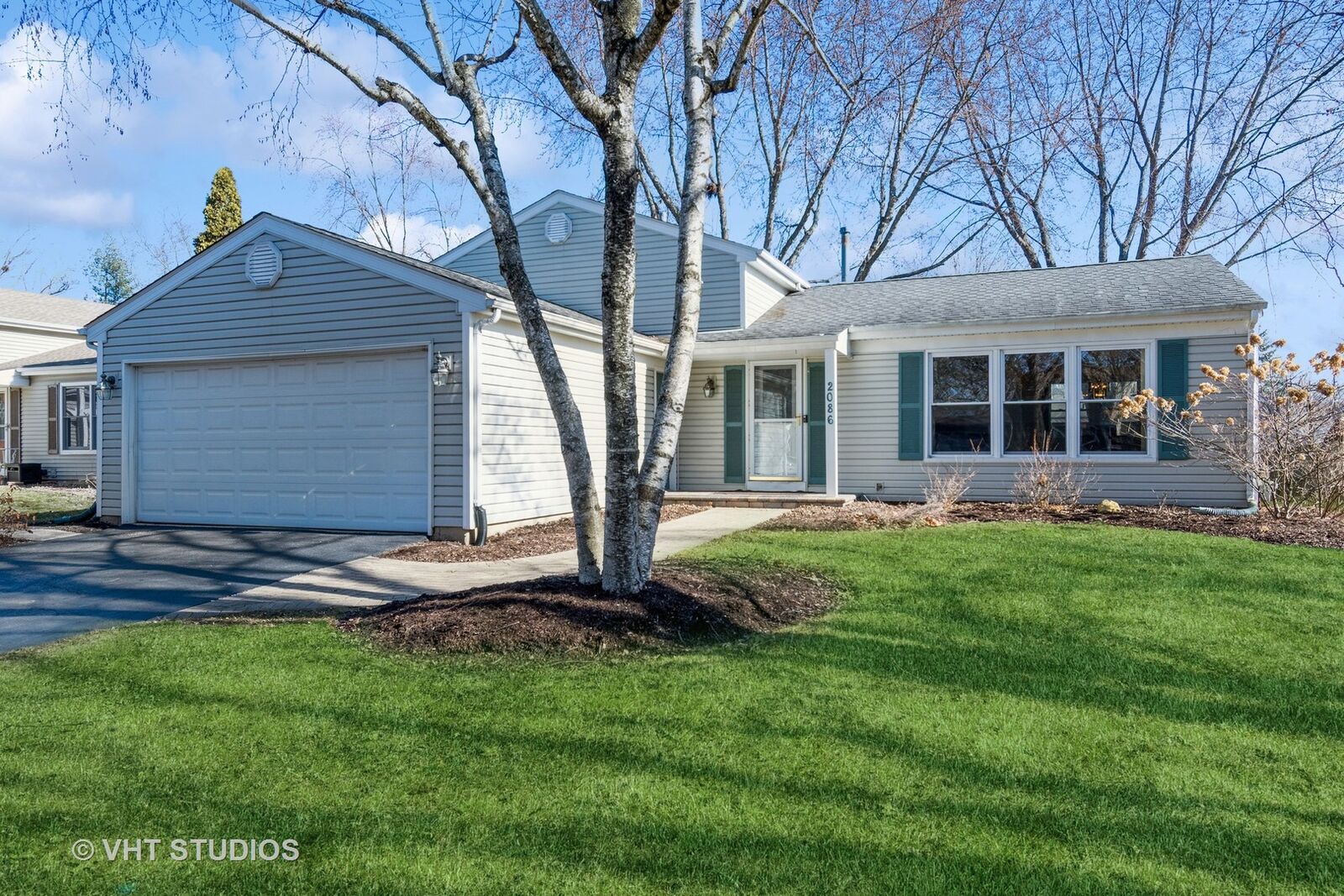 Property Photo: 2086 Dorval Drive IL 60565