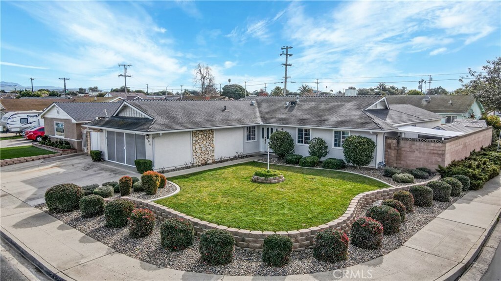 Property Photo:  904 E McElhany Avenue  CA 93454 