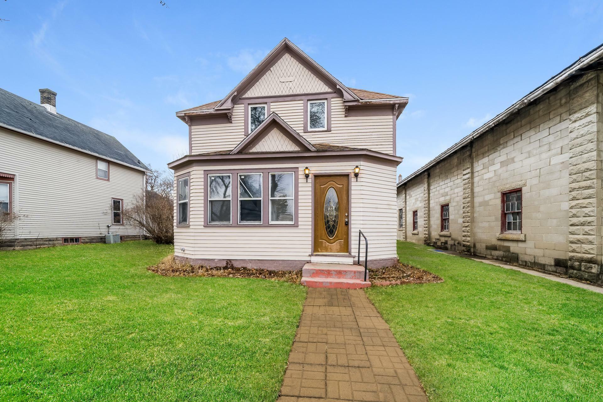 Property Photo:  916 1st Avenue  MN 55335 