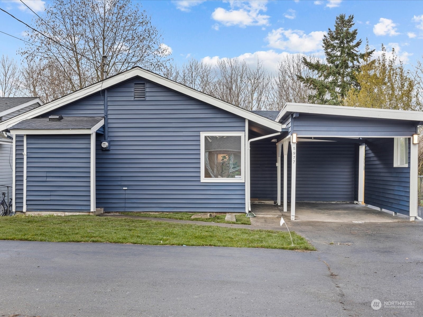 Property Photo: 5977 18th Avenue SW WA 98106