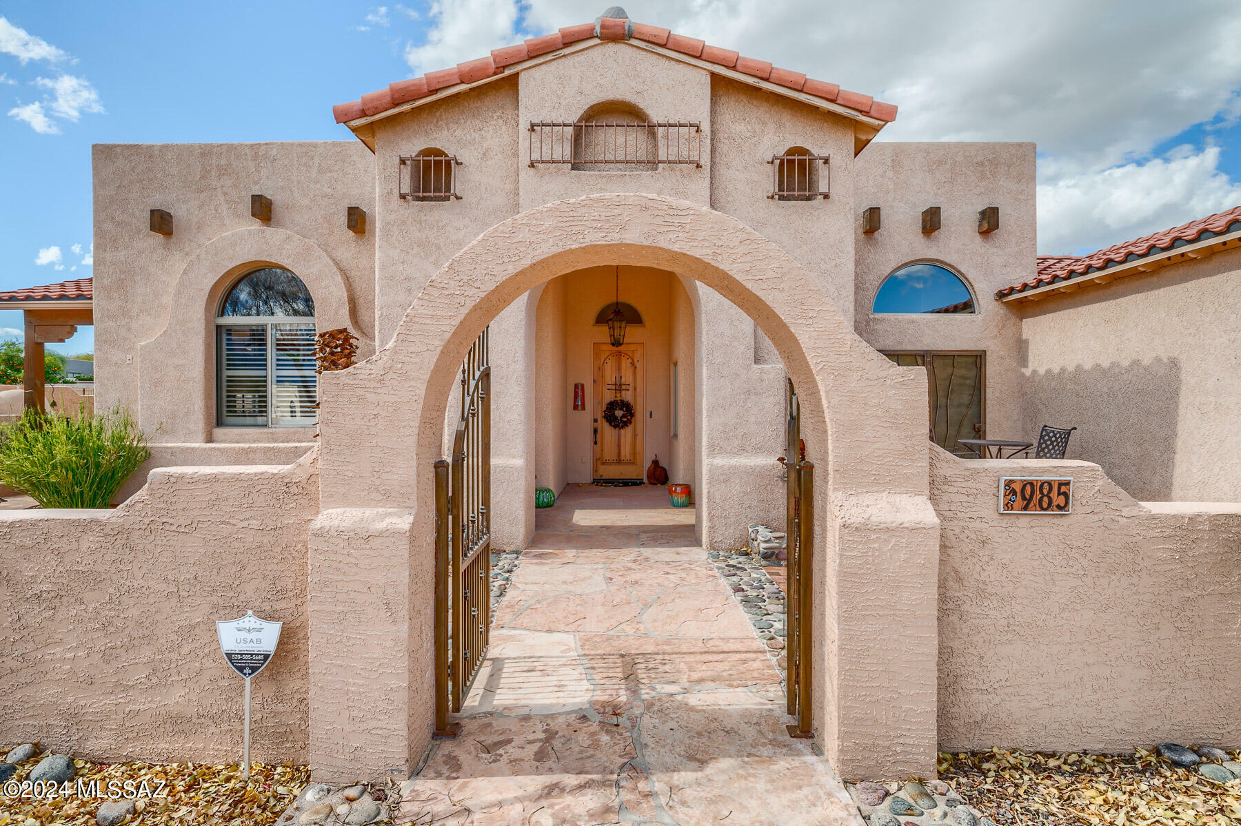 Property Photo:  985 W Silver Spring Place  AZ 85755 