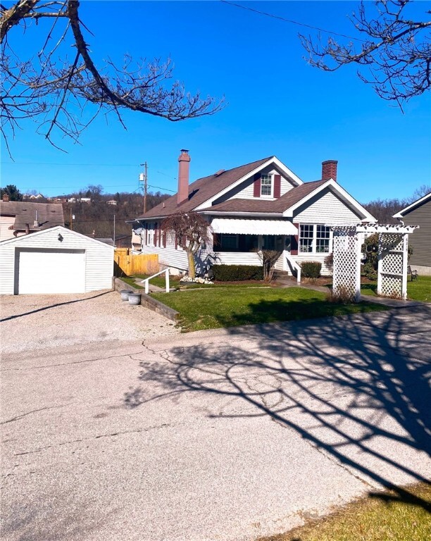 Property Photo: 6215 Roslyn St PA 15135