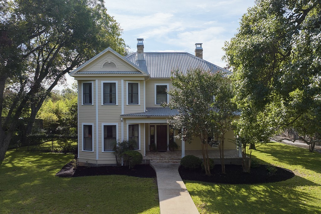 Property Photo:  819 Belvin Street  TX 78666 