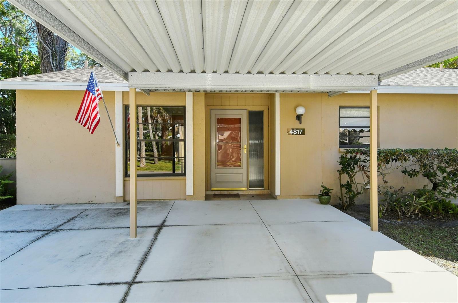 Property Photo:  4817 Village Gardens Drive 109  FL 34234 