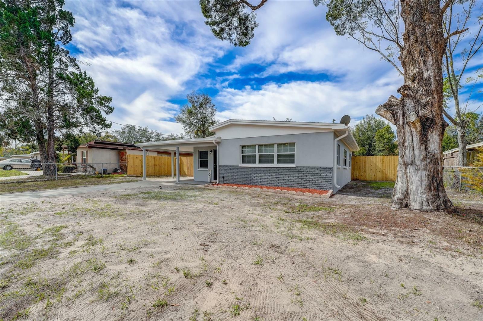 Property Photo:  10932 N Lantana Avenue  FL 33612 