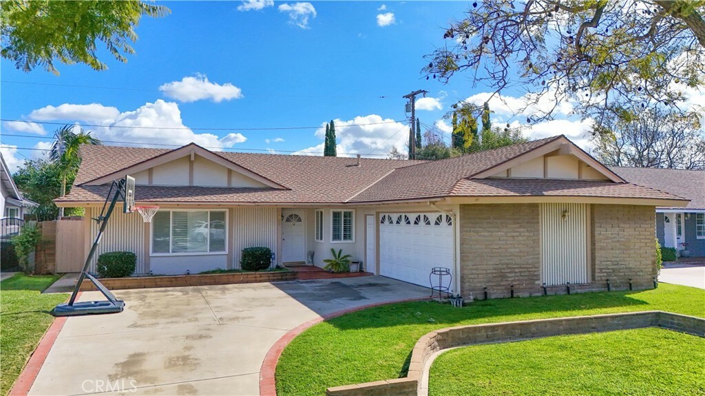 Property Photo:  967 N Hart Street  CA 92867 