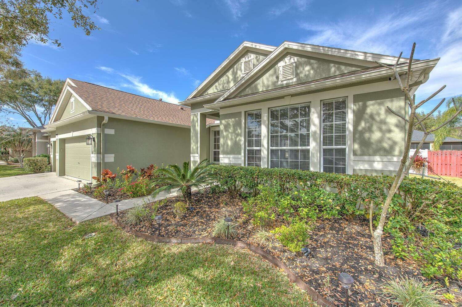 Property Photo:  12404 Riverglen Drive  FL 33569 