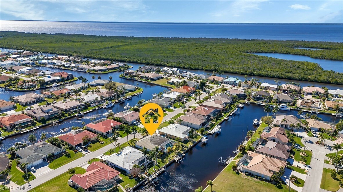 Property Photo:  2718 Saint Thomas Drive  FL 33950 