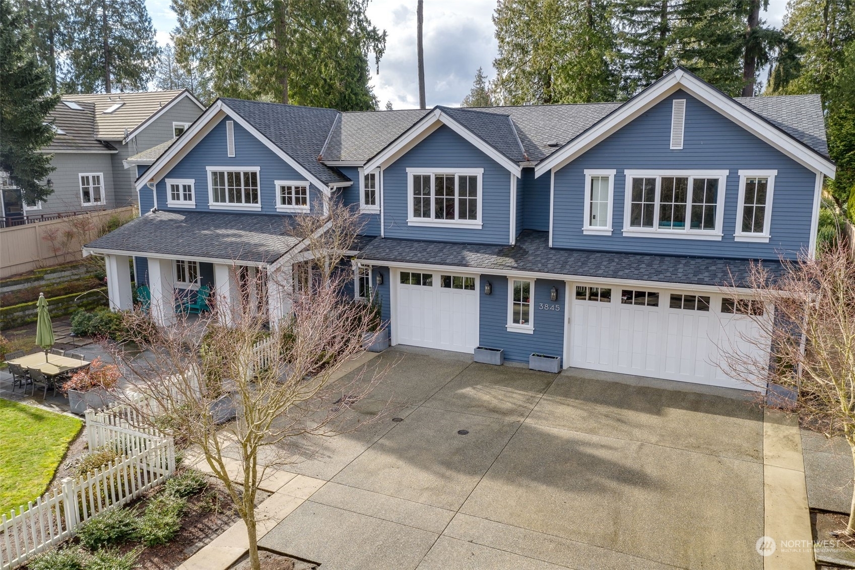 Property Photo:  3845 95th Avenue NE  WA 98004 