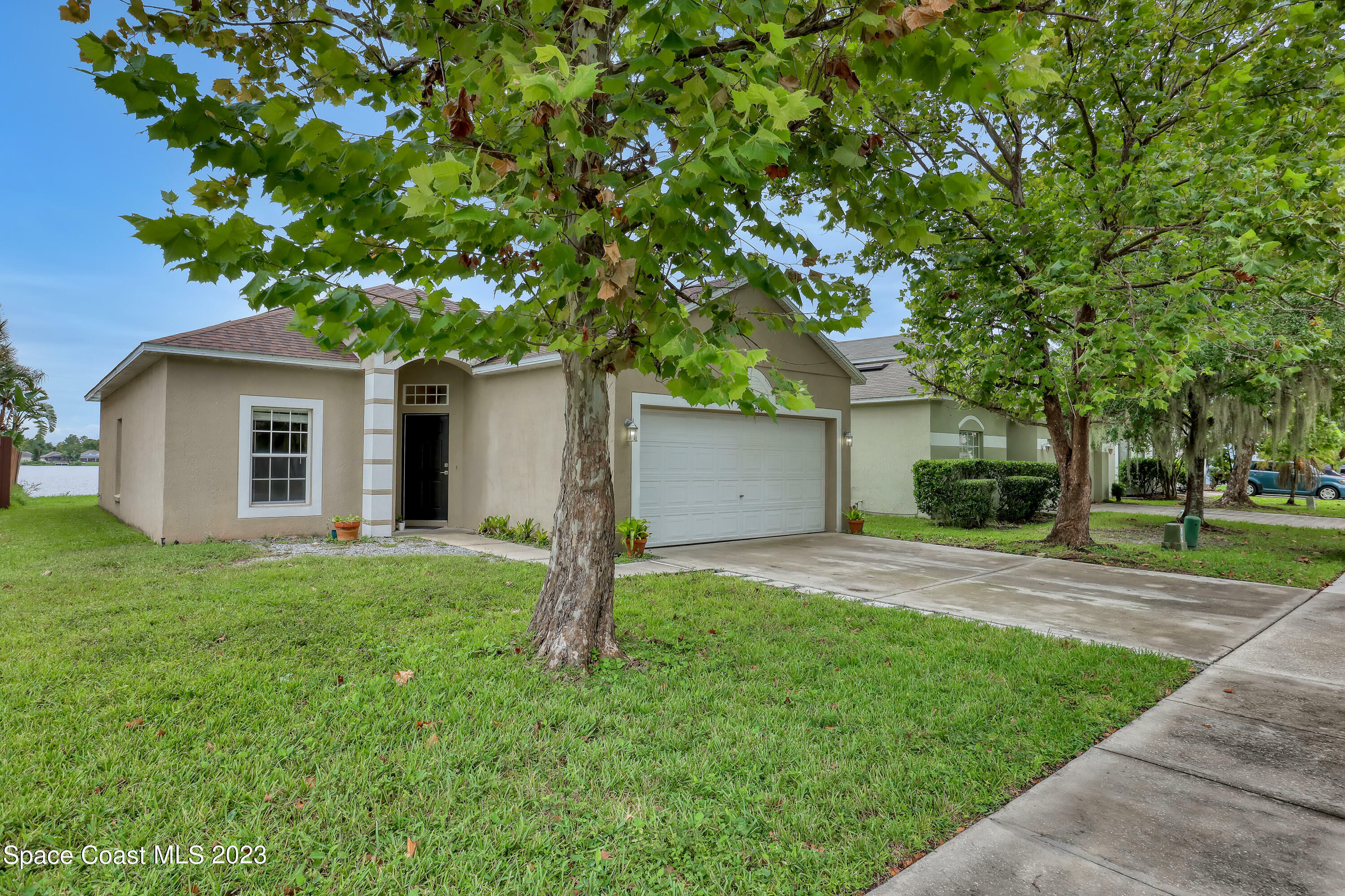 Property Photo:  4448 Waterside Pointe Circle  FL 32829 