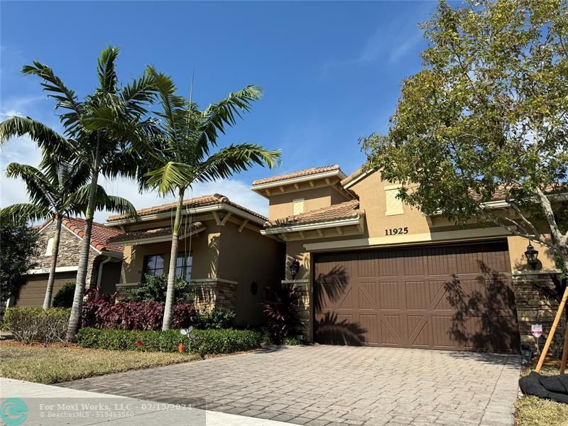 Property Photo: 11925 Kalmar Cir N FL 33076