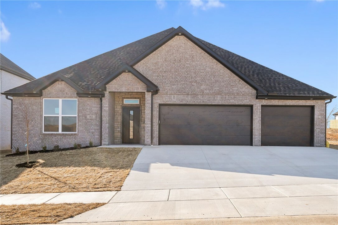 Property Photo:  1811 Lotus Road  AR 72719 