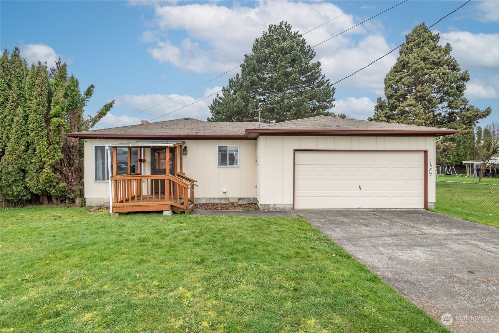 Property Photo:  1439 30th Avenue  WA 98632 