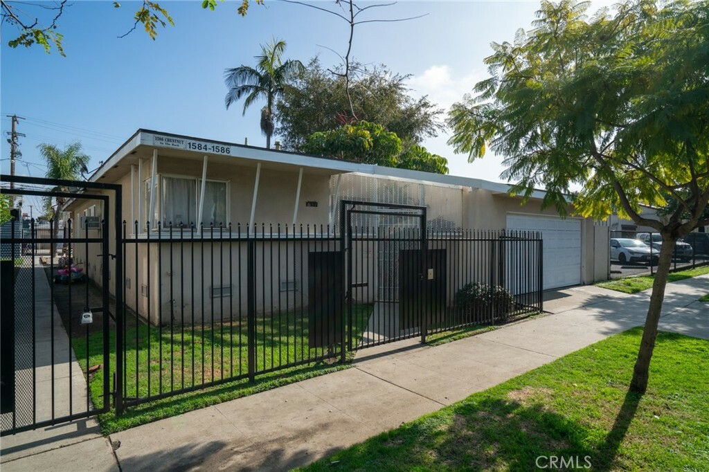 Property Photo:  1584 Chestnut Avenue  CA 90813 