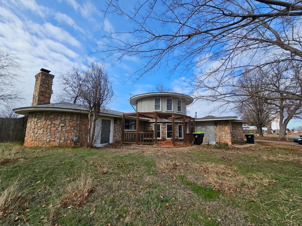 Property Photo:  1101 N 6th Avenue  OK 73080 