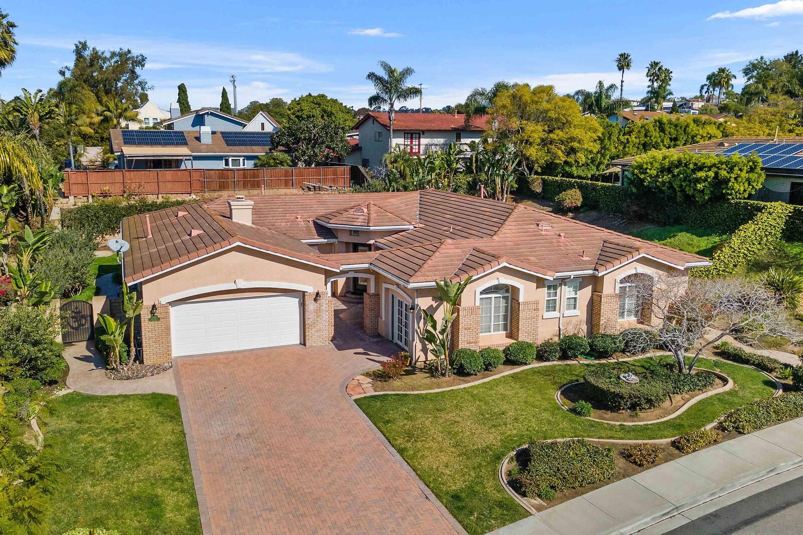 Property Photo:  540 Park Ln  CA 92024 