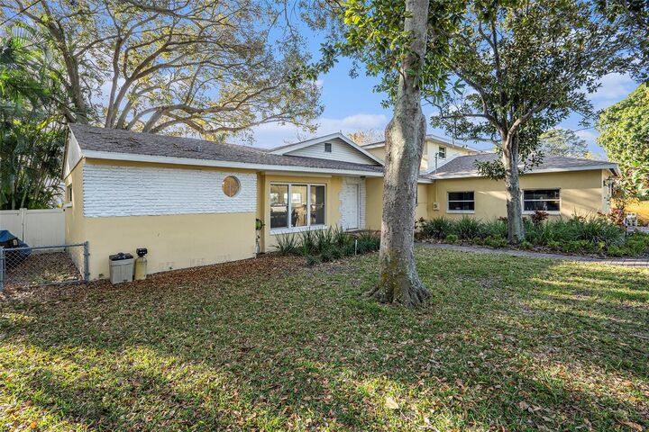 Property Photo:  318 Ling A Mor Terrace S  FL 33705 
