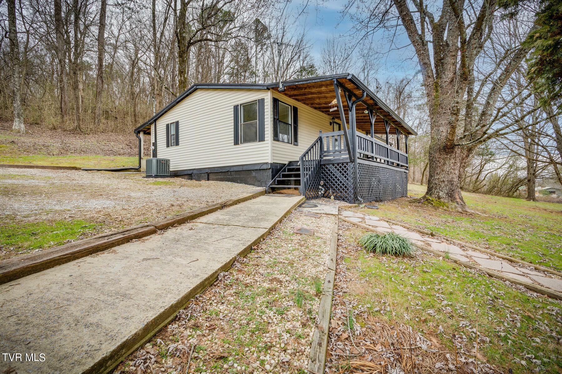 Property Photo:  1395 Midway Road  TN 37809 